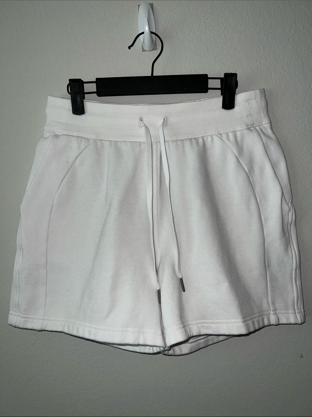 Lululemon Scuba High-Rise Short 5" White Size 8
